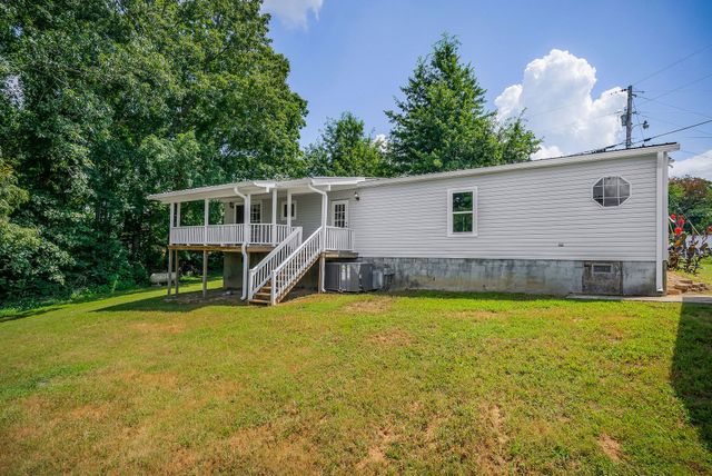 572 Lakeside Rd, Byrdstown, TN 38549