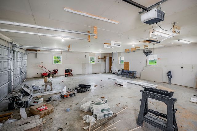 572 Lakeside Rd, Byrdstown, TN 38549