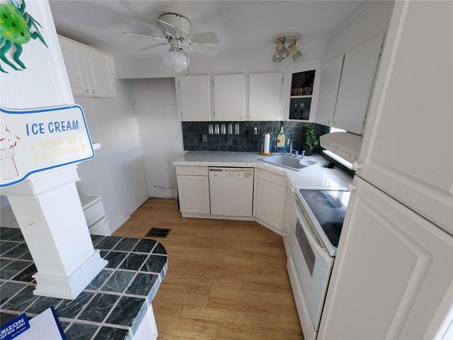 305 BATAN COURT, Bradenton, FL 34207