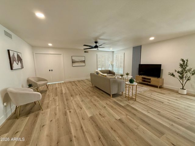 26220 S GLENBURN Drive, Sun Lakes, AZ 85248