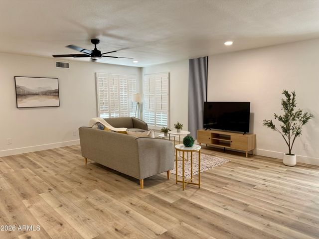 26220 S GLENBURN Drive, Sun Lakes, AZ 85248