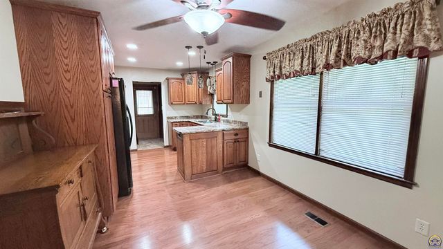 4210 SE Minnesota AVE, Topeka, KS 66609