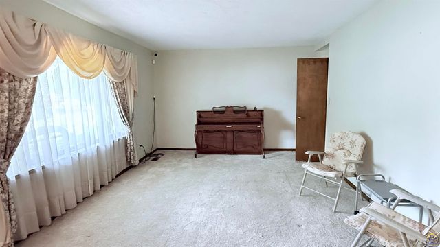 4210 SE Minnesota AVE, Topeka, KS 66609