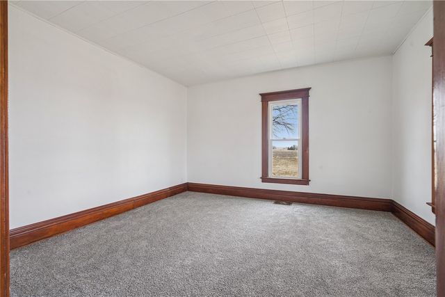 2921 220th Street, Winthrop, IA 50682