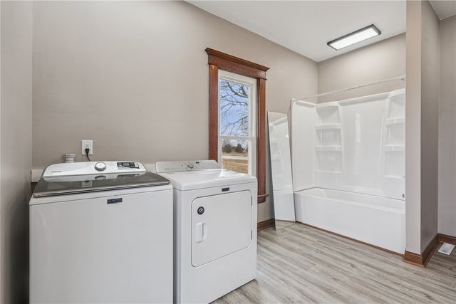 2921 220th Street, Winthrop, IA 50682