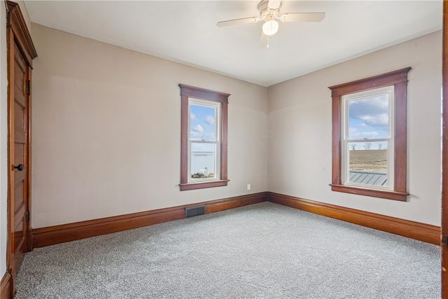 2921 220th Street, Winthrop, IA 50682