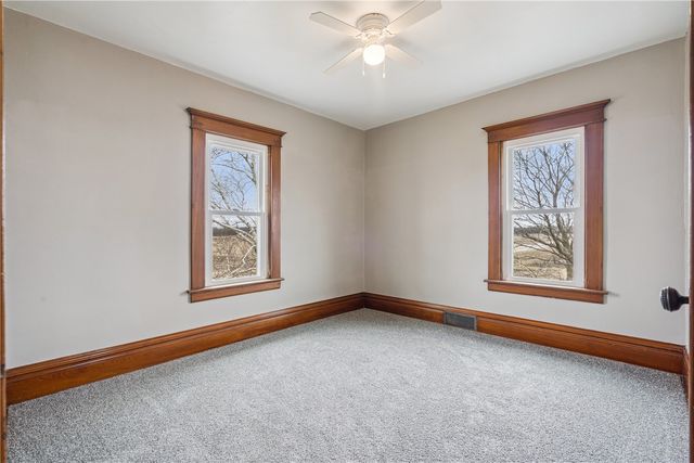 2921 220th Street, Winthrop, IA 50682