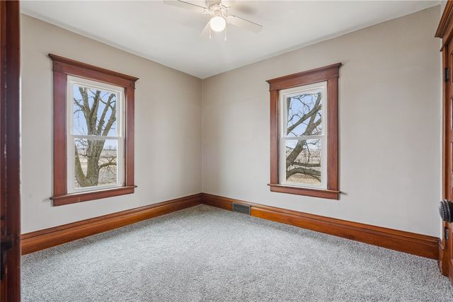 2921 220th Street, Winthrop, IA 50682