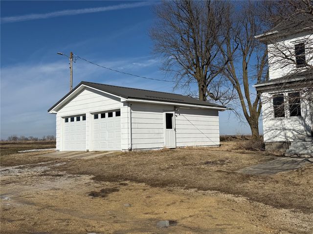2921 220th Street, Winthrop, IA 50682