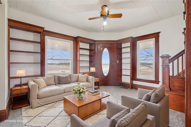 2921 220th Street, Winthrop, IA 50682