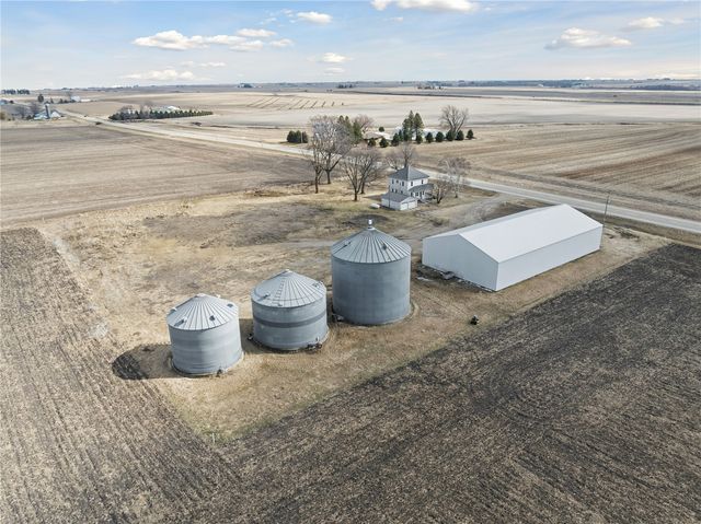 2921 220th Street, Winthrop, IA 50682