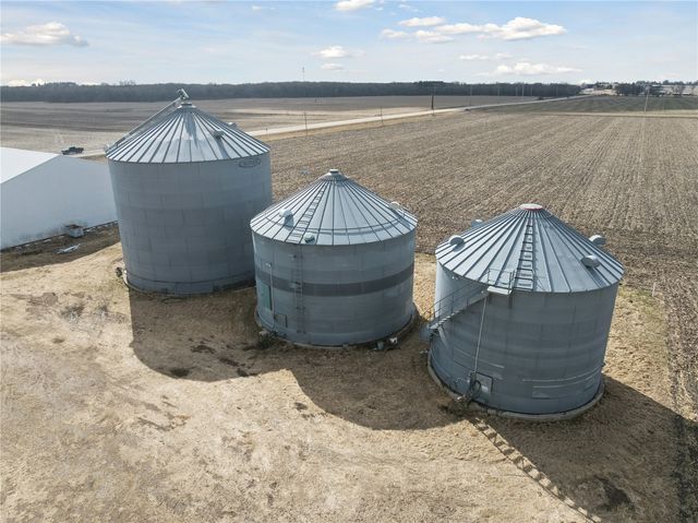 2921 220th Street, Winthrop, IA 50682