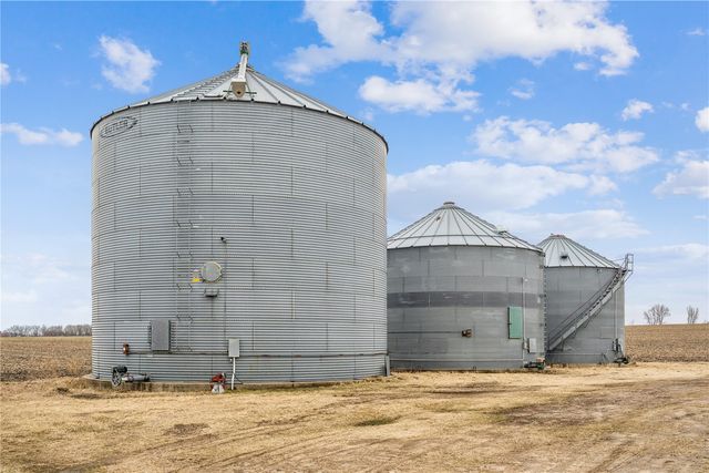 2921 220th Street, Winthrop, IA 50682