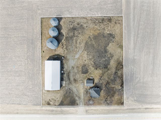 2921 220th Street, Winthrop, IA 50682