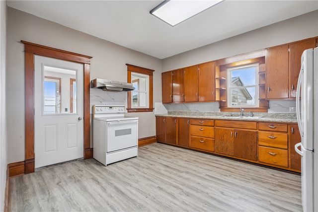 2921 220th Street, Winthrop, IA 50682