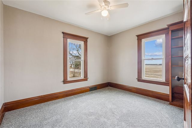 2921 220th Street, Winthrop, IA 50682