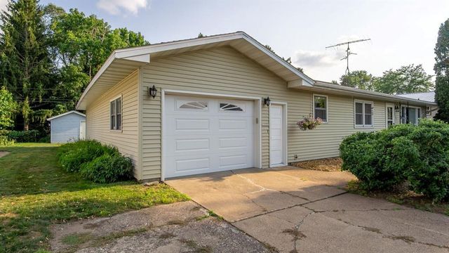 713 Dwight Street, Chippewa Falls, WI 54729