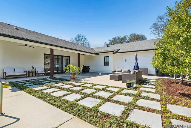 1713 Longwood Dr, Baton Rouge, LA 70808