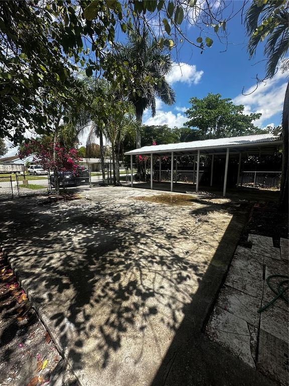 821 SW 2nd St, Florida City, FL 33034