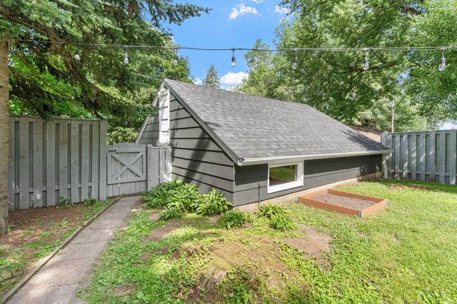 2752 Brunswick Avenue S, Saint Louis Park, MN 55416