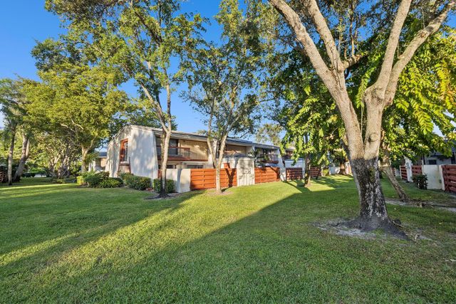 3012 Willow Ln, Hollywood, FL 33021