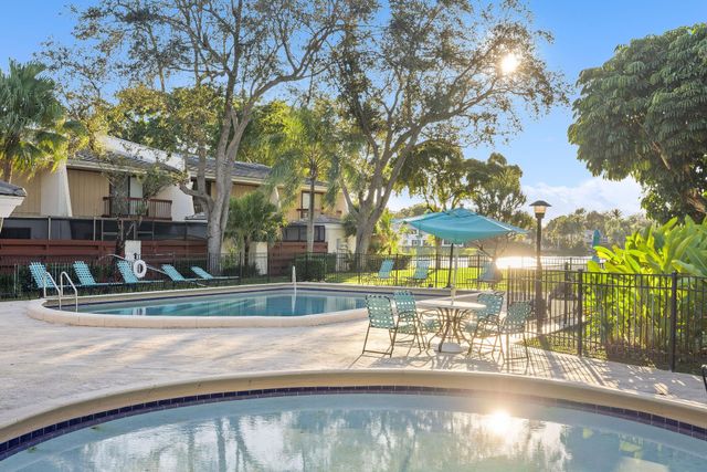 3012 Willow Ln, Hollywood, FL 33021