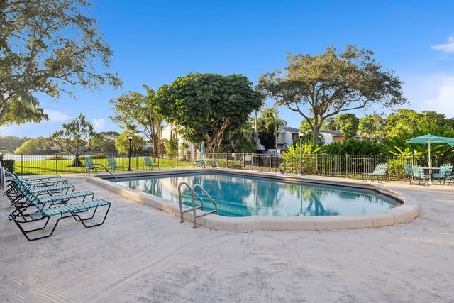 3012 Willow Ln, Hollywood, FL 33021