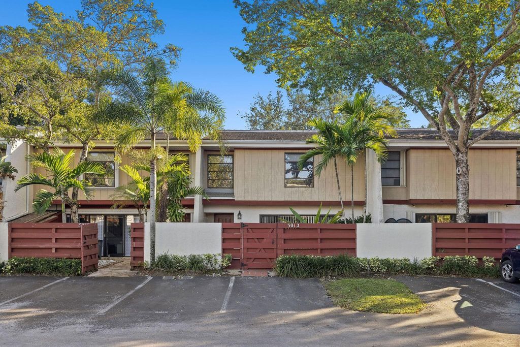 3012 Willow Ln, Hollywood, FL 33021