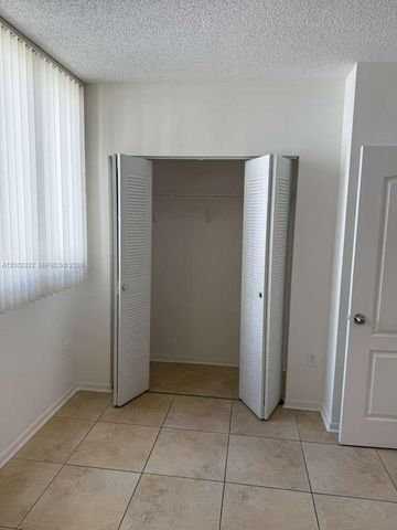 5099 NW 7th St 906, Miami, FL 33126