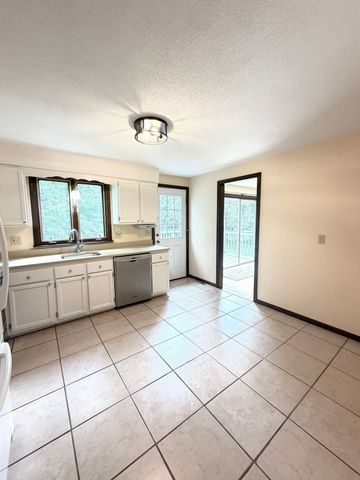 79 Porter Rd, East Longmeadow, MA 01028