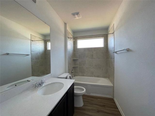 211 Coventry DR, Hutto, TX 78634