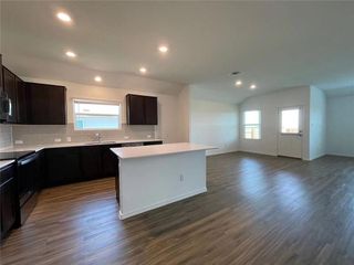 211 Coventry DR, Hutto, TX 78634