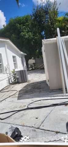 712 Hialeah Dr, Hialeah, FL 33010
