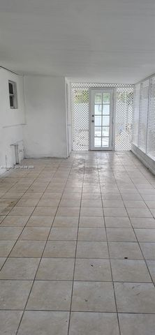 712 Hialeah Dr, Hialeah, FL 33010