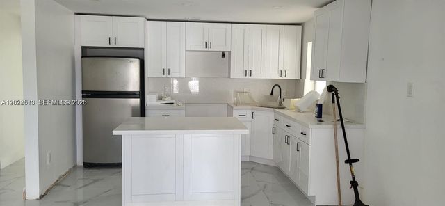 712 Hialeah Dr, Hialeah, FL 33010