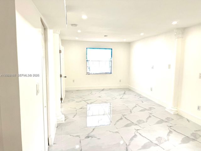 712 Hialeah Dr, Hialeah, FL 33010