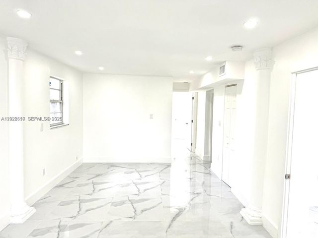 712 Hialeah Dr, Hialeah, FL 33010
