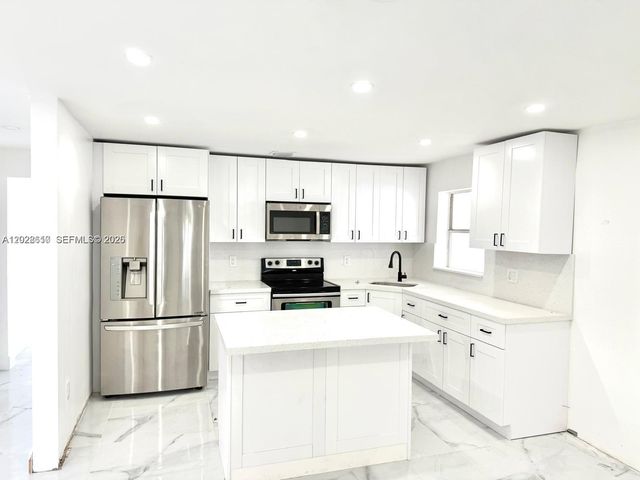 712 Hialeah Dr, Hialeah, FL 33010