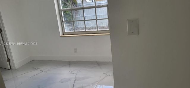 712 Hialeah Dr, Hialeah, FL 33010
