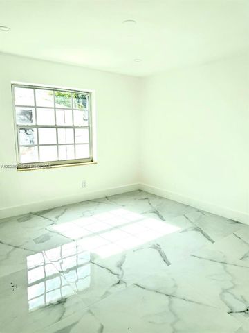 712 Hialeah Dr, Hialeah, FL 33010