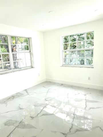 712 Hialeah Dr, Hialeah, FL 33010