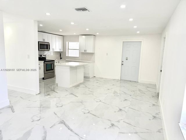 712 Hialeah Dr, Hialeah, FL 33010