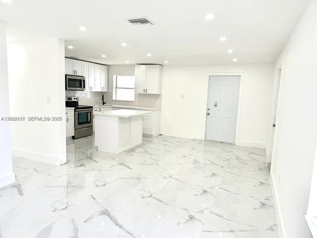 712 Hialeah Dr, Hialeah, FL 33010