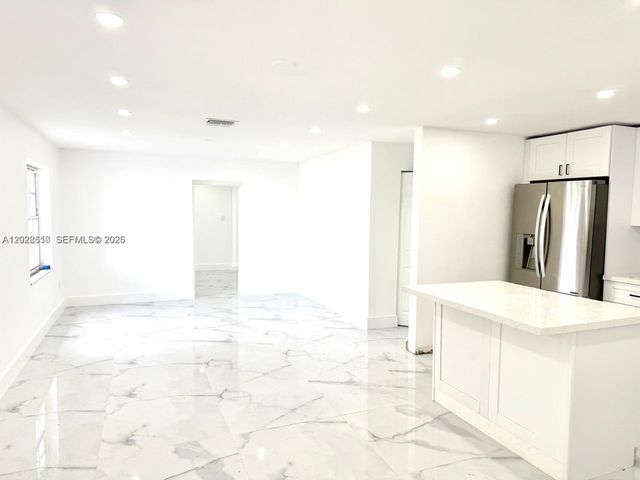 712 Hialeah Dr, Hialeah, FL 33010