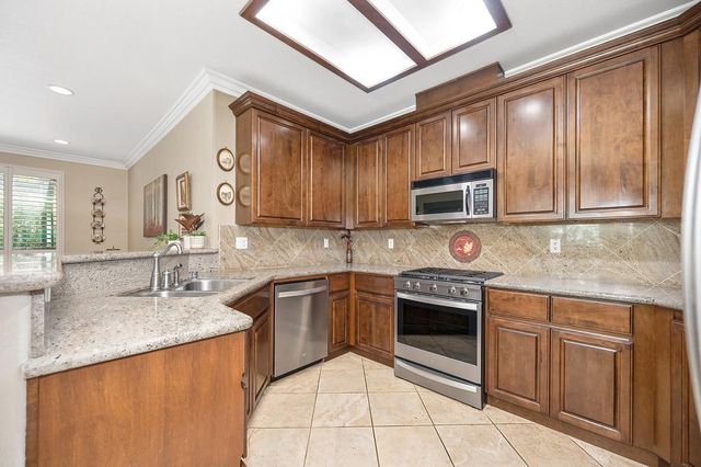 216 Needle Ct, Roseville, CA 95678