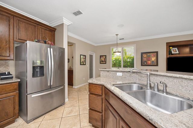 216 Needle Ct, Roseville, CA 95678