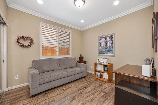 216 Needle Ct, Roseville, CA 95678