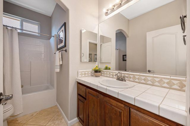 216 Needle Ct, Roseville, CA 95678