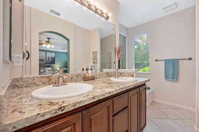216 Needle Ct, Roseville, CA 95678