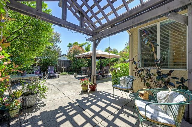 216 Needle Ct, Roseville, CA 95678